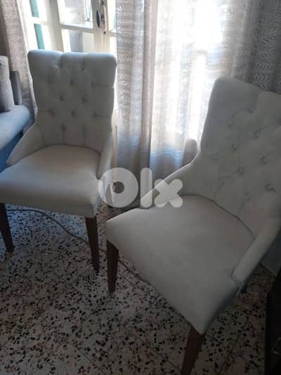 two chairs like new of white