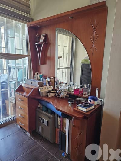 Full Bedroom - King Size in very good conditions