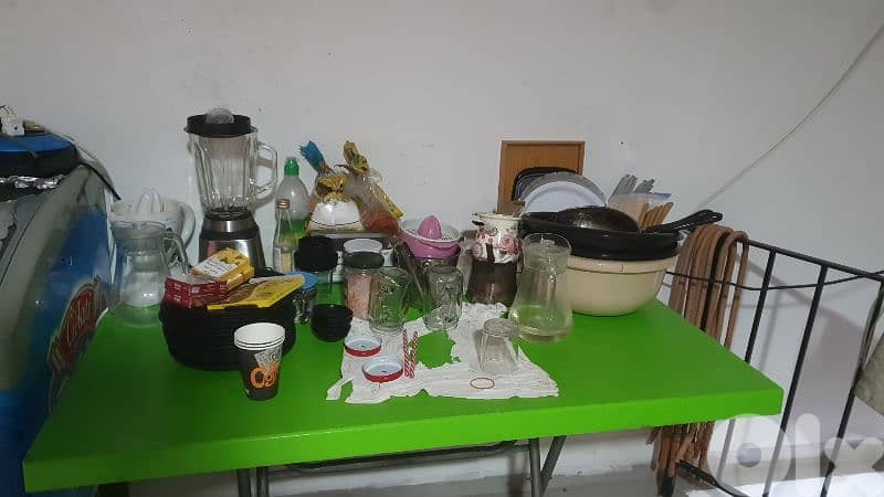 عدة مطعم مع الديكور بالكامل لببيع 8