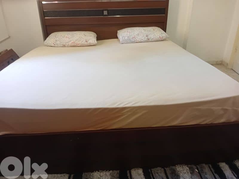 king size bed 0