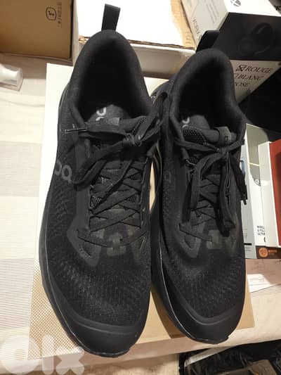 Barely used original ON Cloudsurfer Trail 2 size 12US