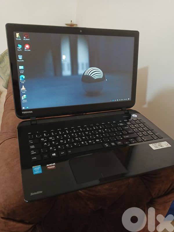i7 2 VGA Touch screen Toshiba L50t 0