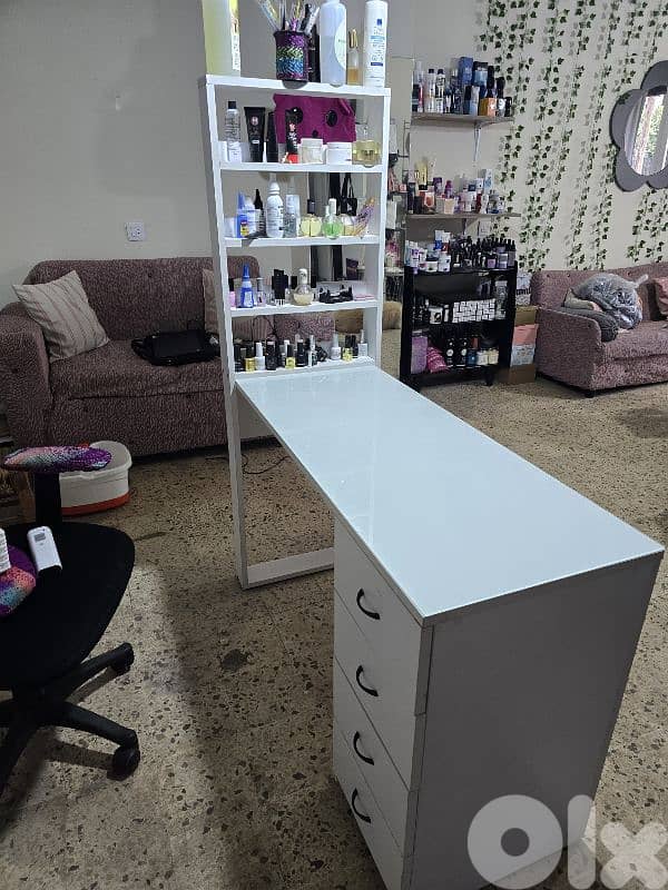 esthetic nail table 1