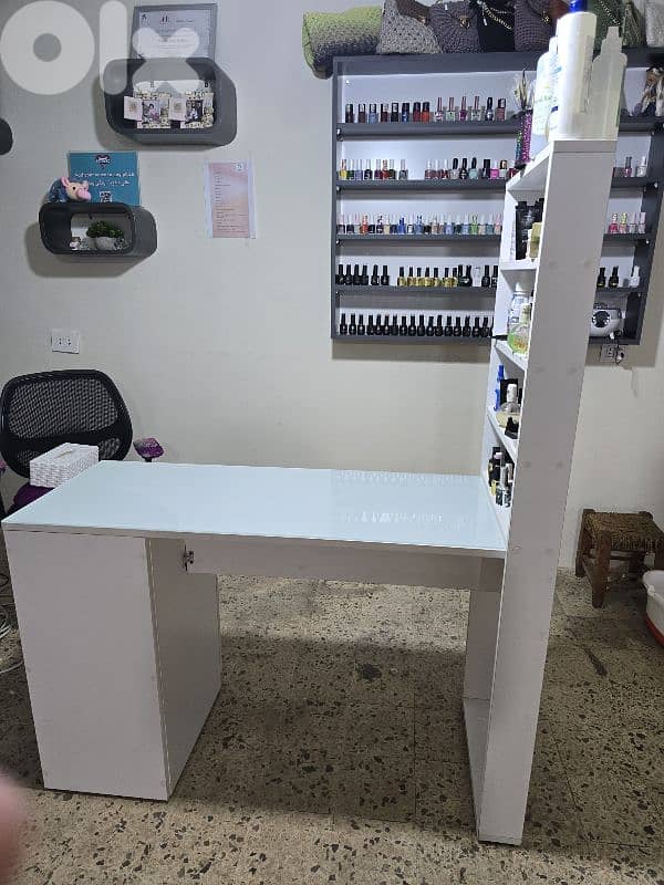 esthetic nail table 2
