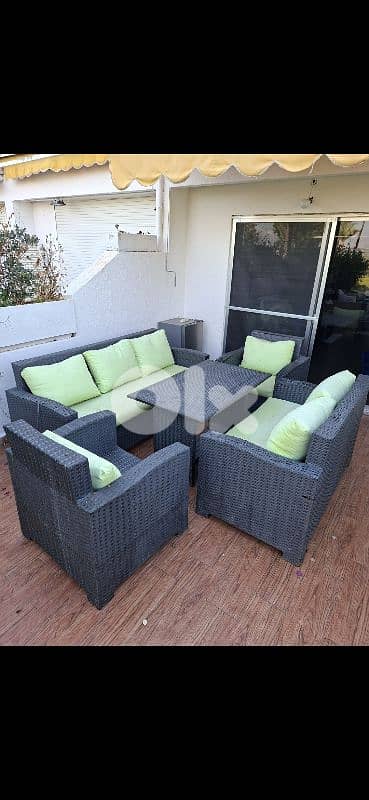 Used Outdoor Resin Set 1