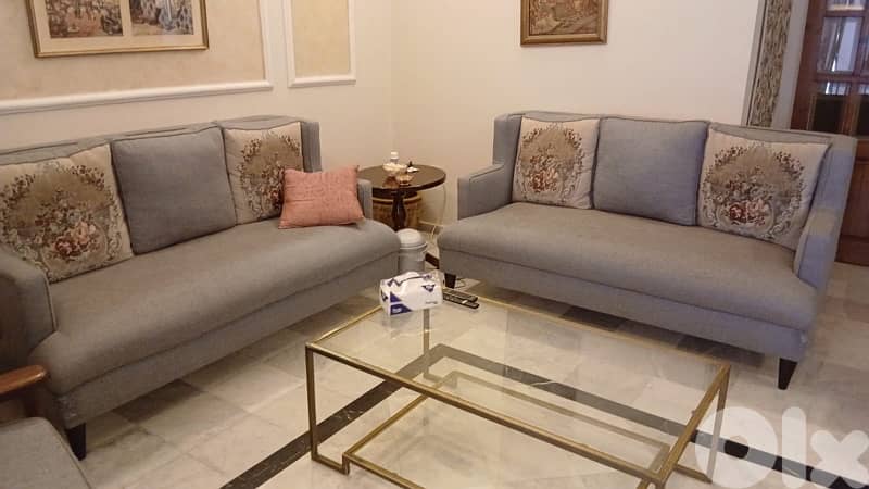 salon 3 seaters (2) + 2 single arm chairs + middle Table 0