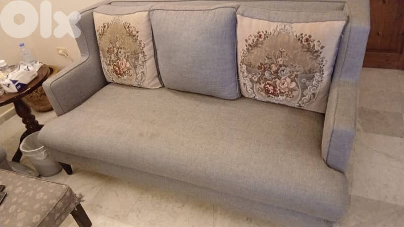 salon 3 seaters (2) + 2 single arm chairs + middle Table 2