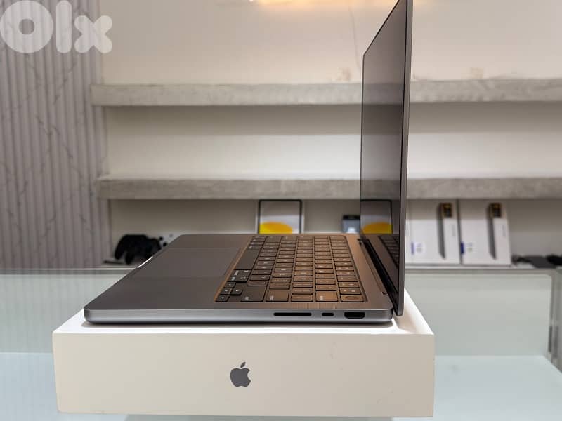 Available Apple MacBook M1 Pro (14-inch) 512gb/16gb Like New 3