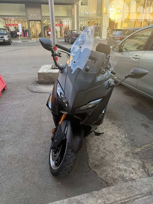 tmax 2025 560cc 1