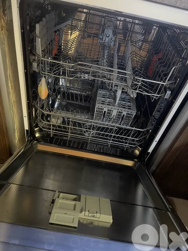 dishwasher ariston جلاية 3