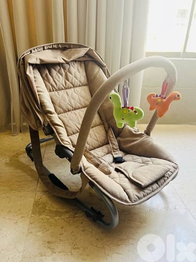 baby rock seat or bouncer