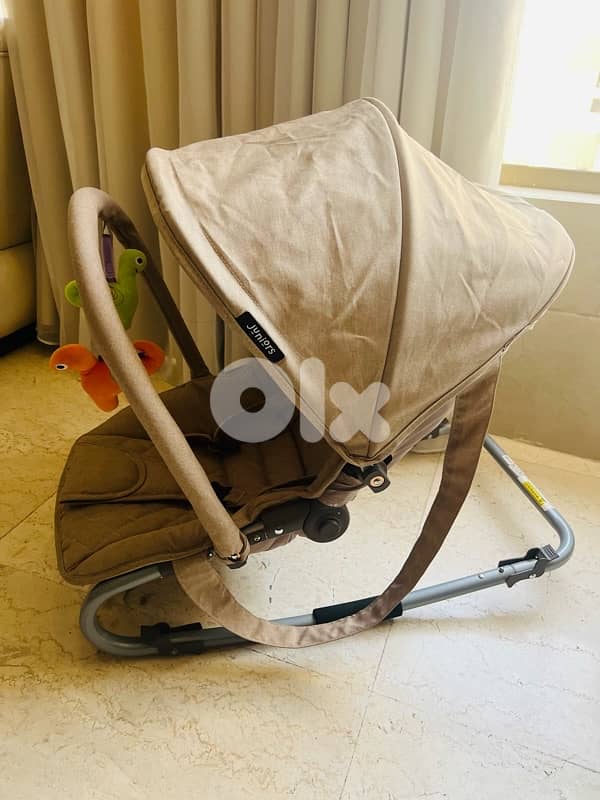 baby rock seat or bouncer 2