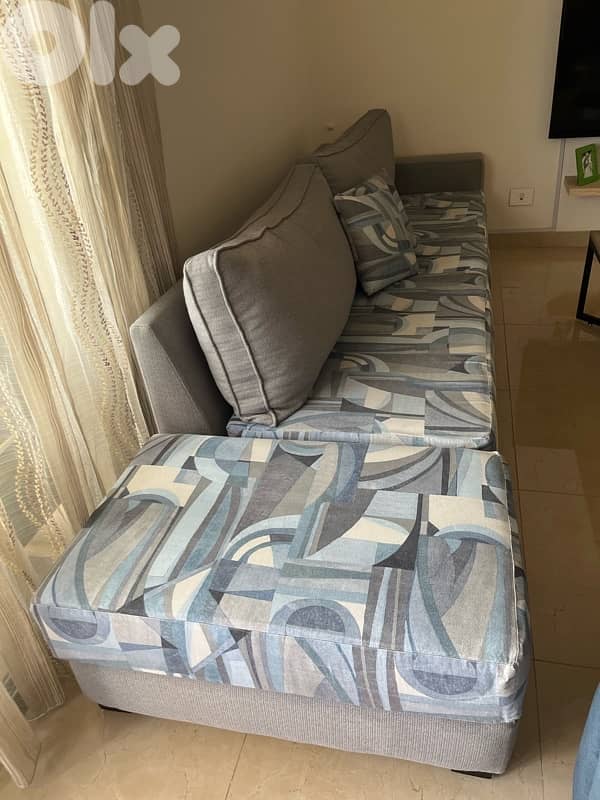 Sitting room L shape 5 pieces with 2 cushions in very good conditions. 7
