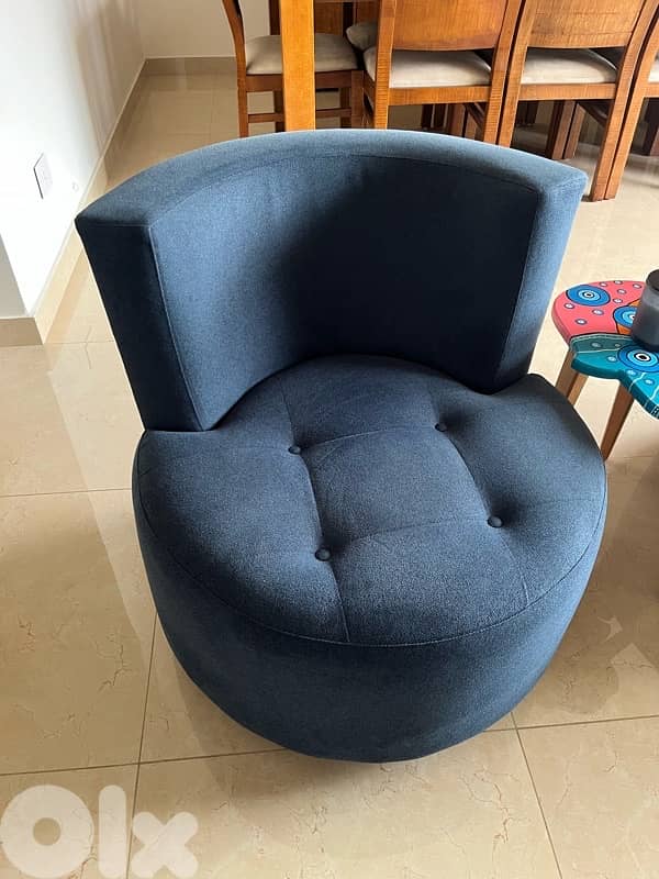 Sitting room L shape 5 pieces with 2 cushions in very good conditions. 8