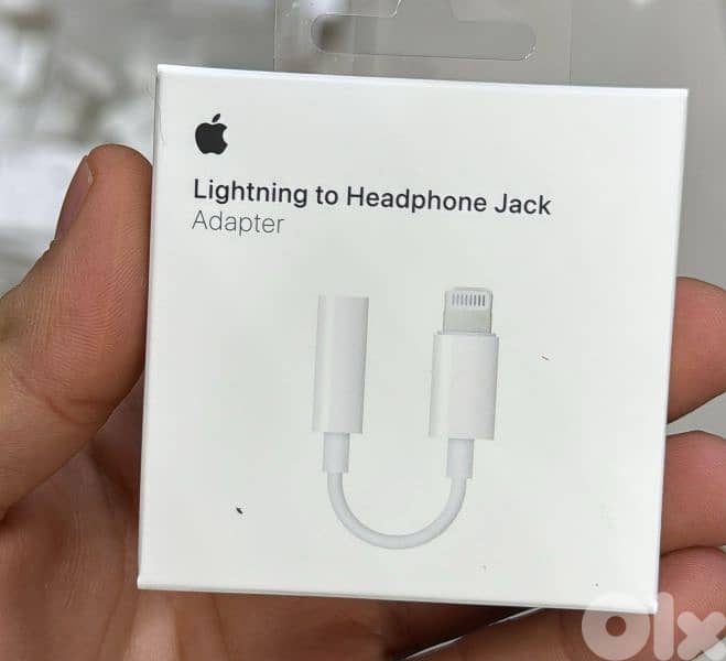 Apple lightning to headphone jack adapter 0