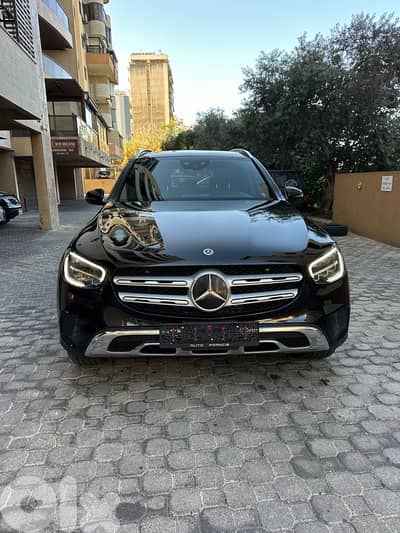 Mercedes GLC 300 4matic 2020 black on black (clean carfax)