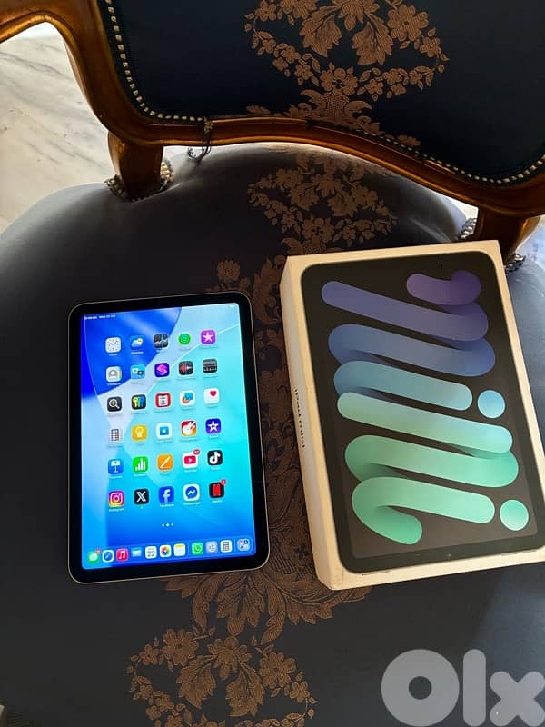 iPad mini 7 mint condition 0