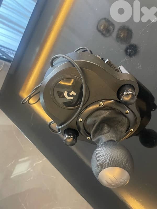 logitech g29 steering wheel for playstaion barely used 2