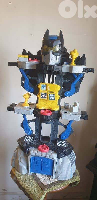 DC Comics CHH91 Batman Imaginext Transforming Batcave Playset 1