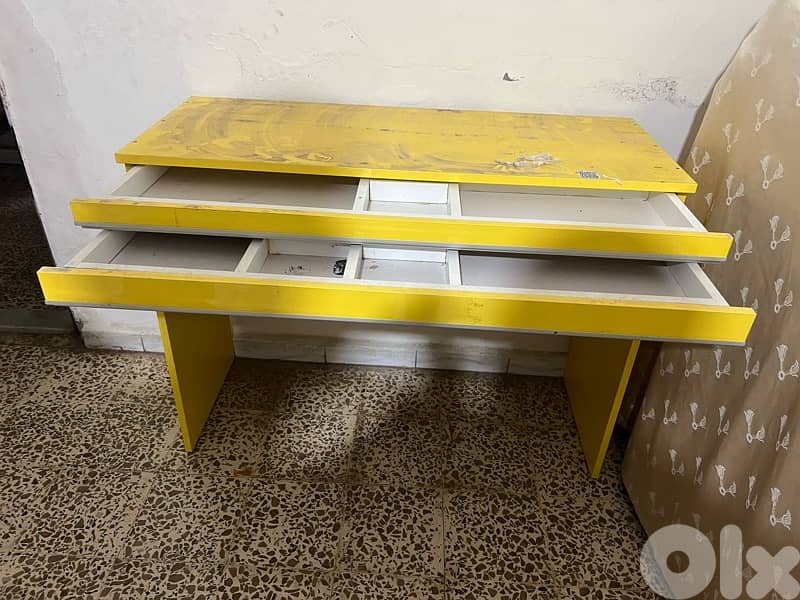 makeup table 0