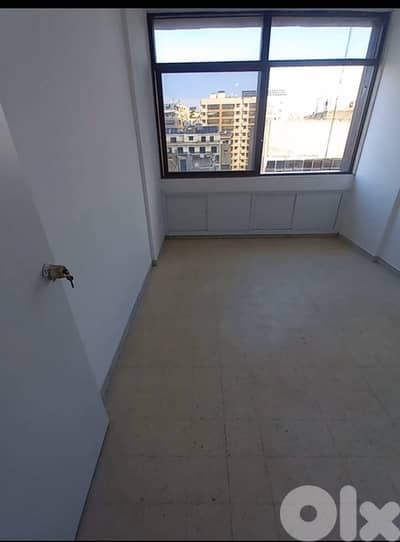 Office for sale in Corniche El Mazraa | شقة للبيع في كورنيش المزرعة
