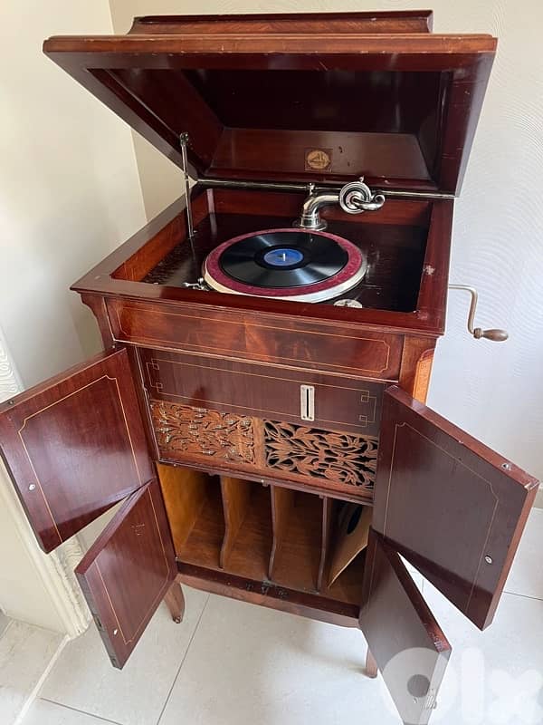 phonograph 650$ 8