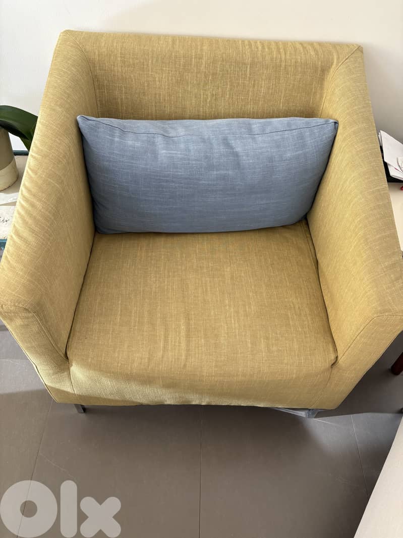 Two one seaters / seats 5