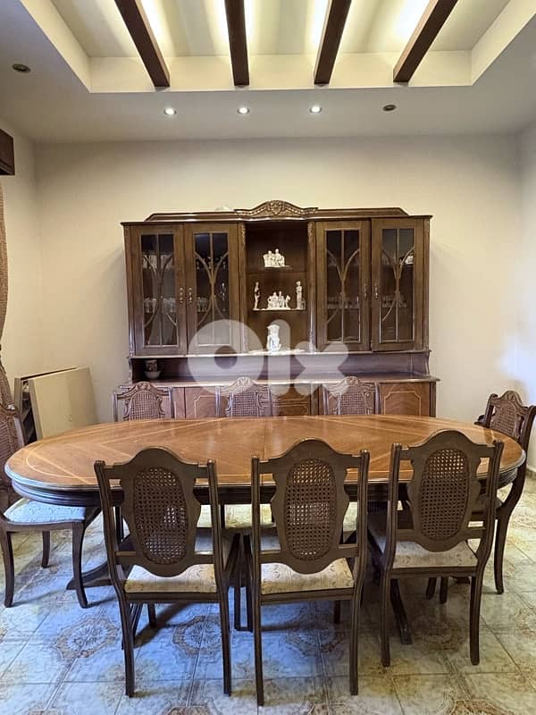 table + chairs + vitrine 1