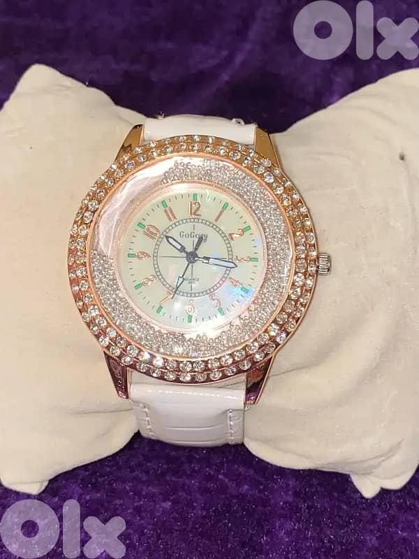 3D Watch with Moving Tiny Pearls – Brand New – USD 30 0