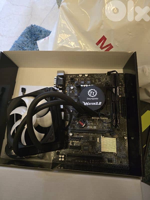 cpu i7 6700k, psu 630 watts, msi 1060 gpu, b250 asus motherbpard 2