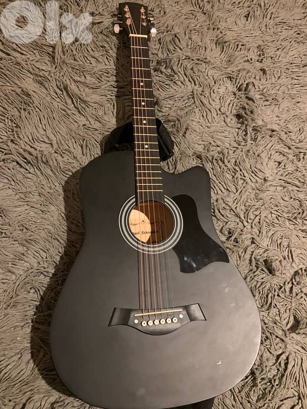 acoustic guitar barely used جيتار مستعمل لفترة يومين 0