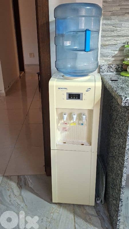 water coolant with 1 empty gallon and internal storage 0