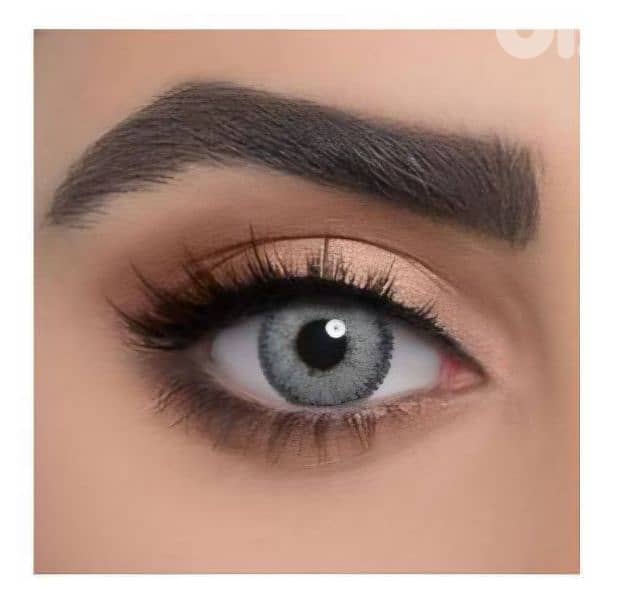 عدسات لاصقة ماركة ذهب 1