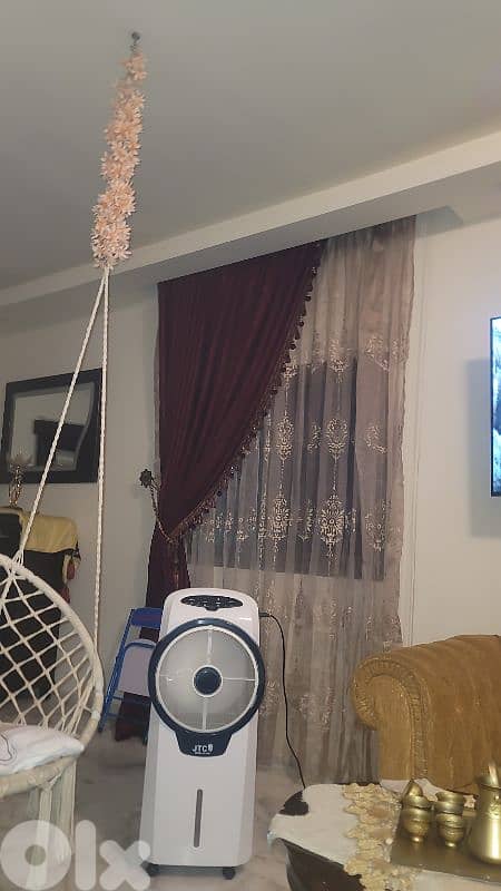 غرفة قعدة كاملة مع طاولة نص و طاولتين جنب عاليين و برادي سوبر تقال 2