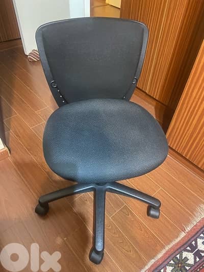Black office chair -comfortable and adjustable