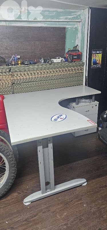 Silver Desk 1