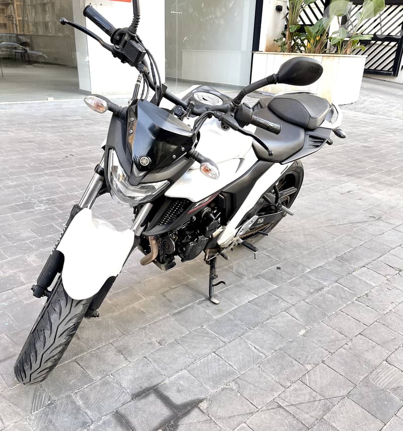 Yamaha- FZ 250 cc- naked bike 1