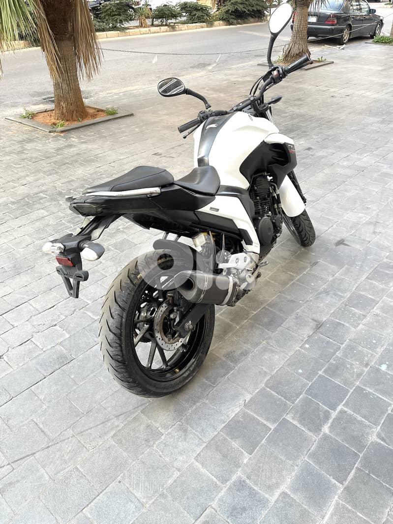 Yamaha- FZ 250 cc- naked bike 2