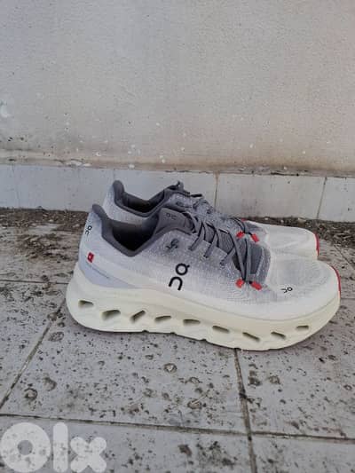 On Cloud shoes for men n. 45