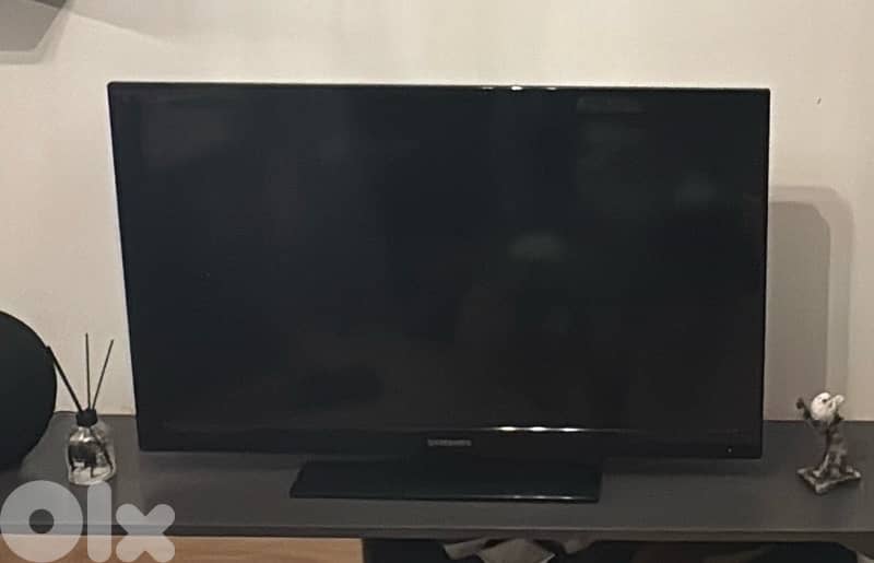 Samsung 40” Full HD TV + MI Stick TV 0