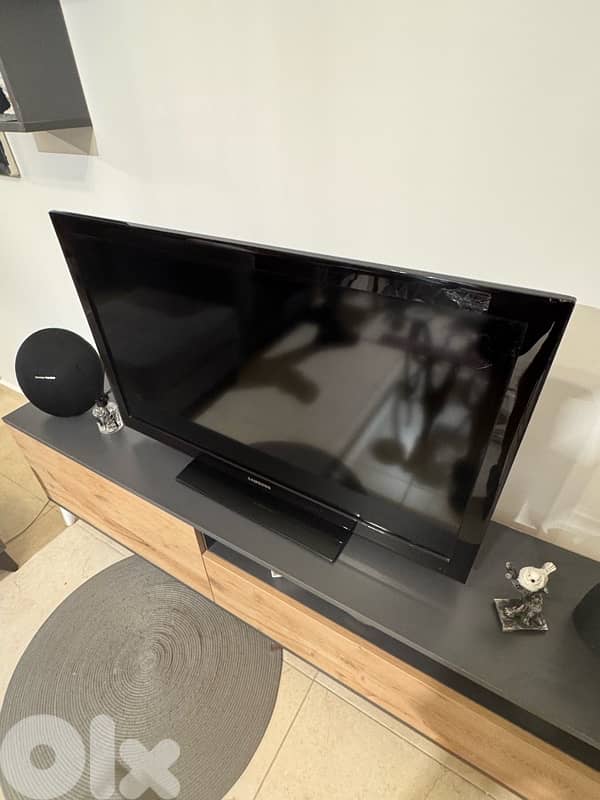 Samsung 40” Full HD TV + MI Stick TV 1