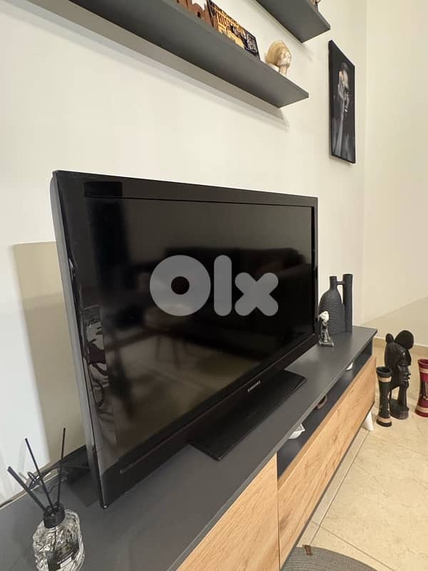 Samsung 40” Full HD TV + MI Stick TV 2