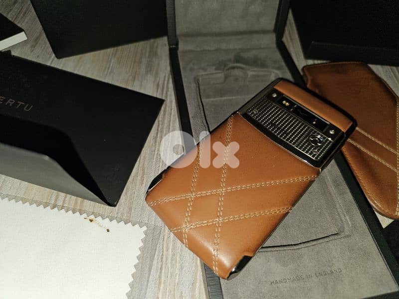 Vertu Signature Touch Bentley Edition 5