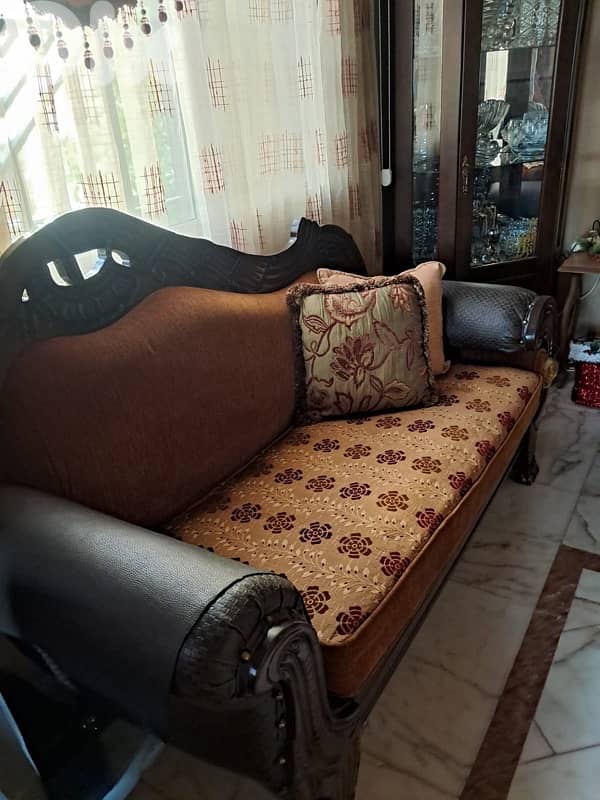 صالون ٣ قطع + طاولة 2