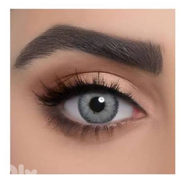 عدسات لاصقة ماركة ذهب 1