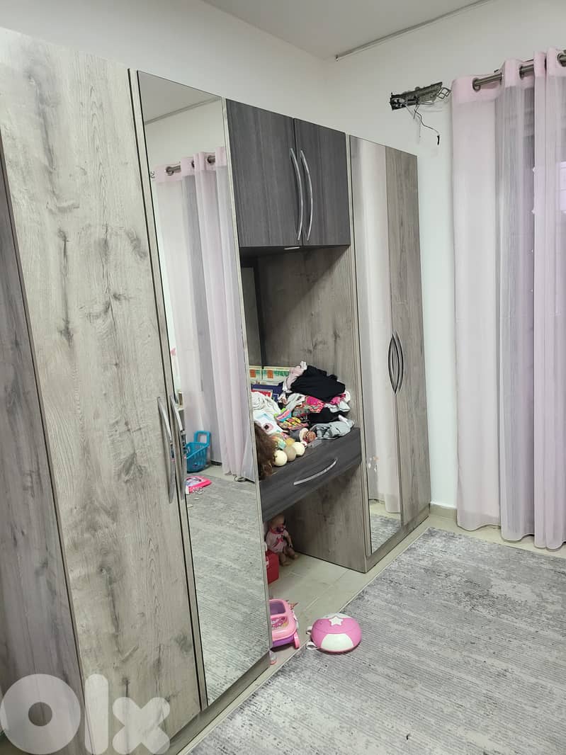 Bedroom bed+closet 0