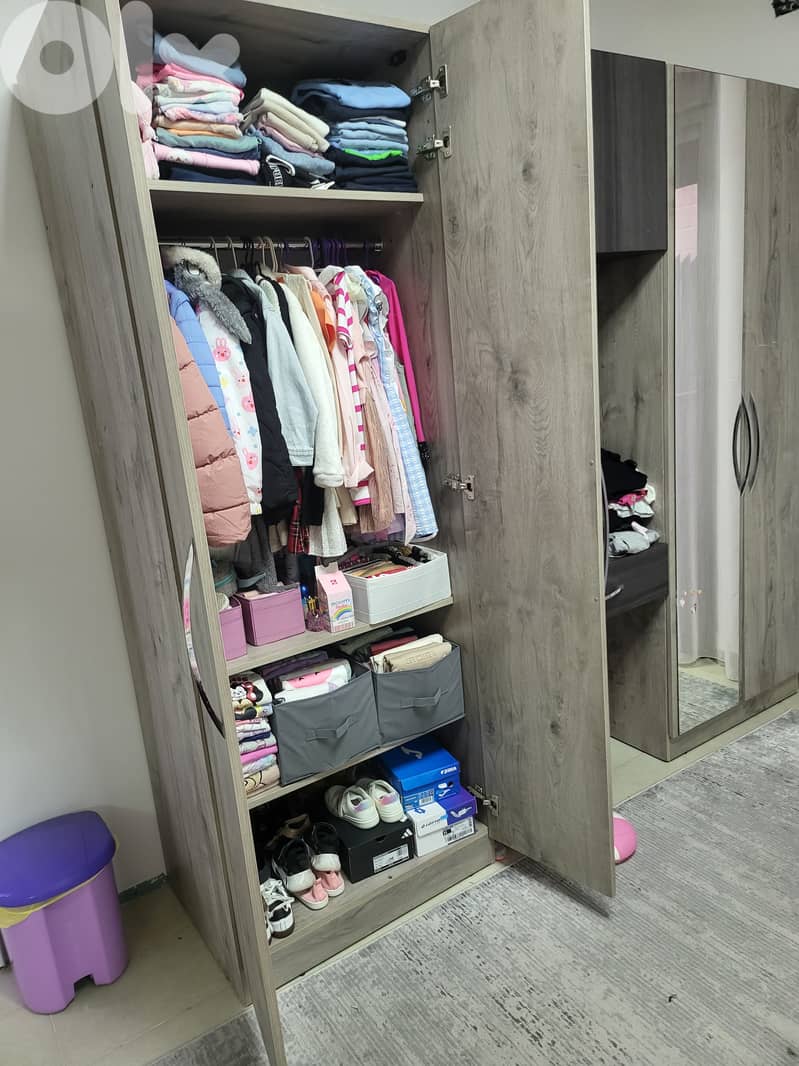 Bedroom bed+closet 1