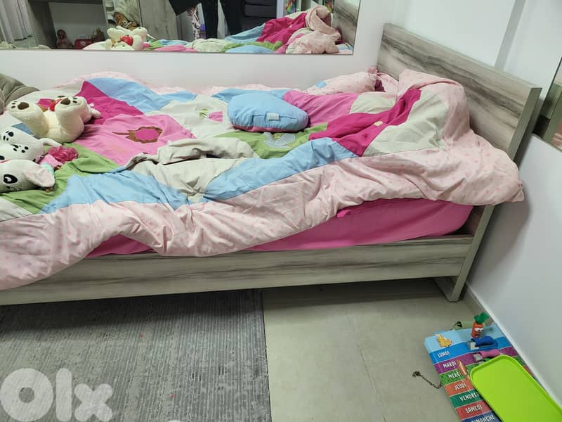 Bedroom bed+closet 3
