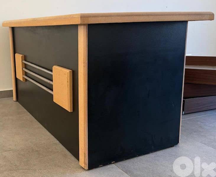 Manager's office with extension ,chair, and a regular desk 4
