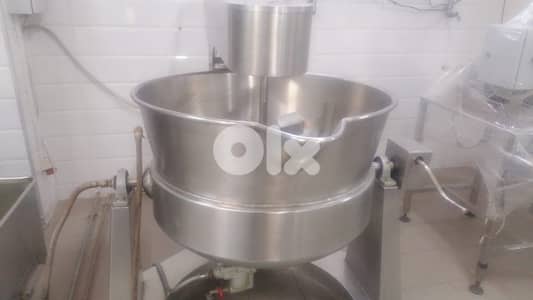 Mixer with 100-Liter Tank   خلاط بسعة 100 لتر مع خزان